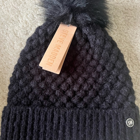 Steve Madden Winter Beanie - Picture 2 of 4